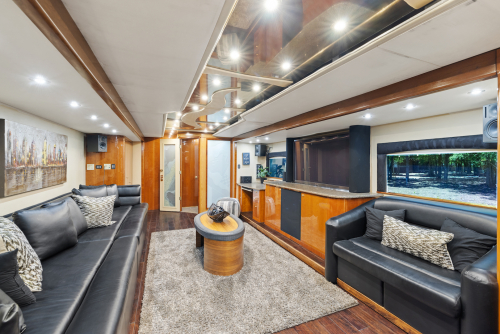 Lux Lounge