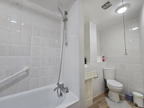 Room 2 bathroom