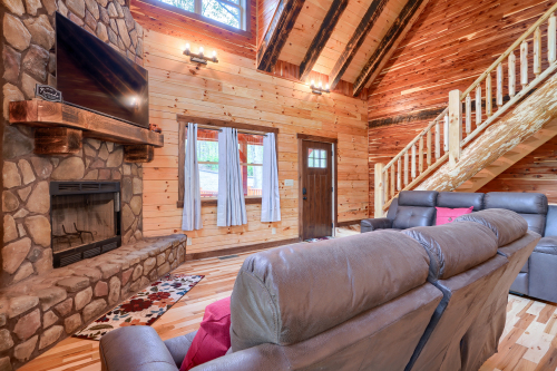 Wood-Burning Fireplace, 2 Recliner Couches, DirecTV, Great Room, Jackson's Luxury Hideaway