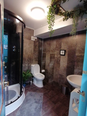 3 bedroom boutique art apartment with sea views