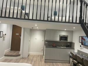 Apt.5 Studio Superior