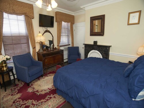 The Inn 1 King (no pets)-Double room-Ensuite-Standard - Base Rate