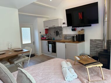 Livingroom dining table set out