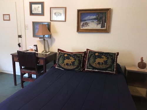 Triple room-Shared Bathroom-Economy-Courtyard view-Guest Room 308 - Yellowst