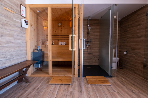 Sauna, shower cabin and WC.