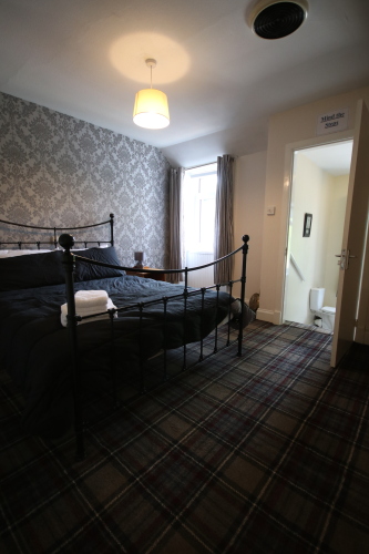 Main Bedroom looking towards en-suite - stairs to en-suite