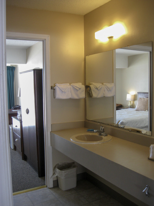 Spruce 2 Queen Suite Room