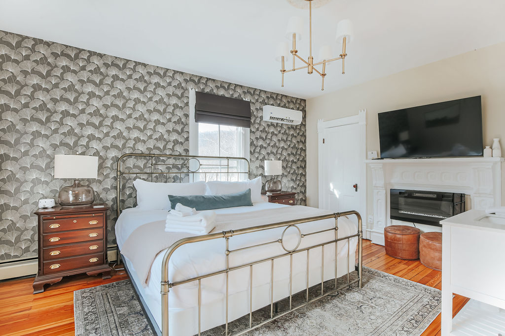 Suite 5-King-Deluxe-Ensuite
