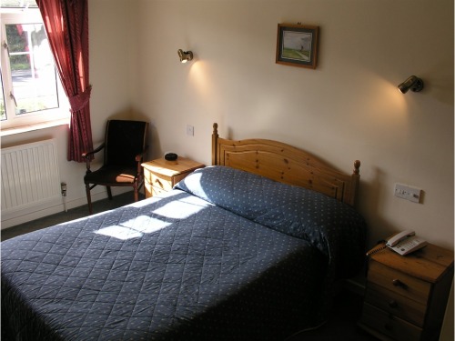Double room-Comfort-Ensuite with Shower-Street View - Base Rate