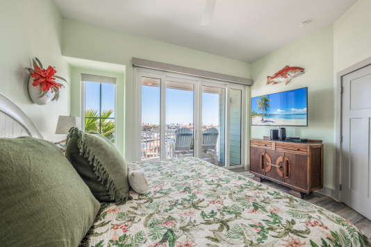 King suite has TCl Roku TV with Spectrum cable, blackout shades