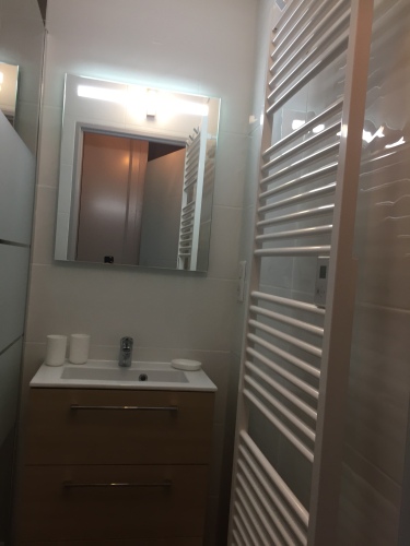 Vasque et sèche serviettes