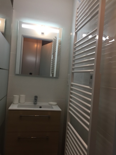 Vasque et sèche serviettes