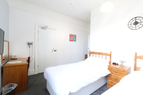 Ground floor twin room (disabled access)