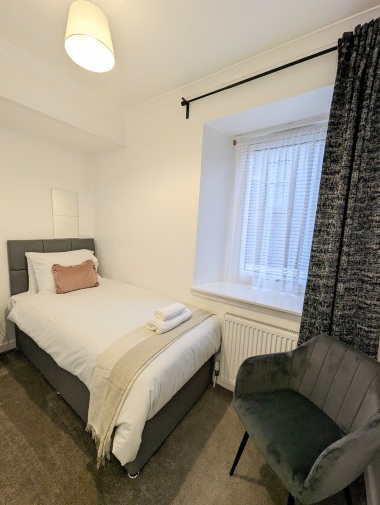 Bedroom 2- single room 