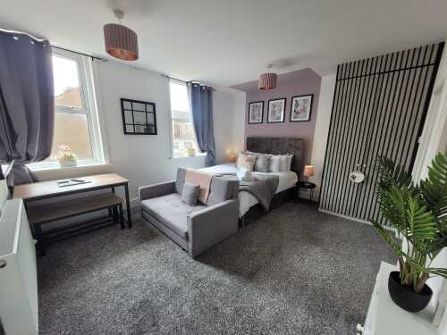 Blackpool Abode - Sunny Suite Apartment - living room
