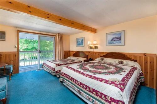 Quad room-Ensuite-Standard-Deluxe Room 2 Double - Base Rate