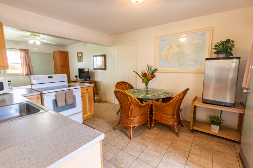 Studio with One King Bed, Full Kitchen and AC