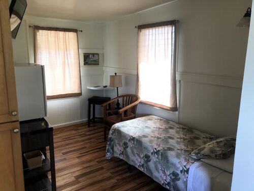 Standard Room with Two Twin Beds, No AC w/Ceiling Fan