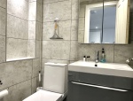 Private on-suite bathroom, walk in shower, beautiful ceramic sink - free toiletries!