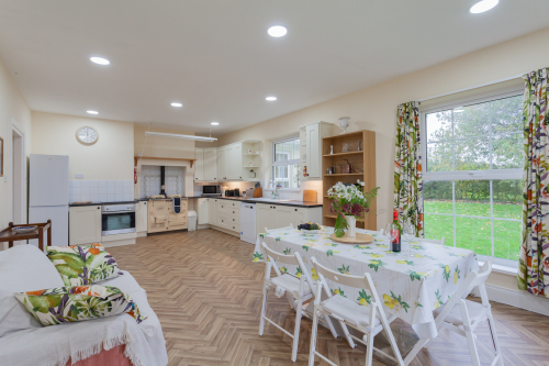 Bungalow-Ensuite with Bath-Countryside view - Base Rate