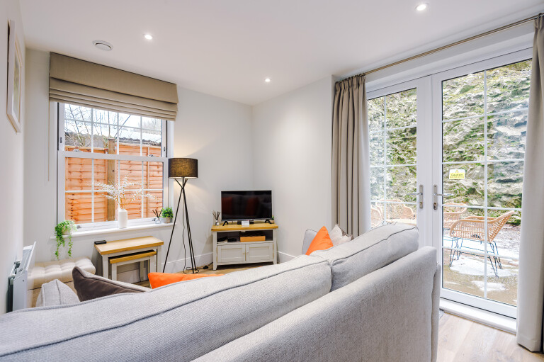 Rock Mill – Superior Apartment with Private Patio