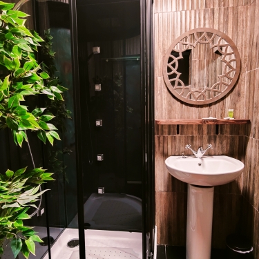 2 bedroom boutique art apartment