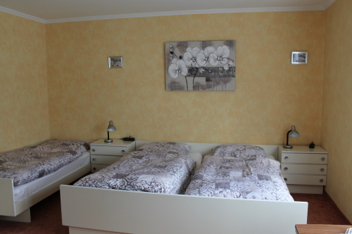 Dreibettzimmer-Einfach-Eigenes Badezimmer