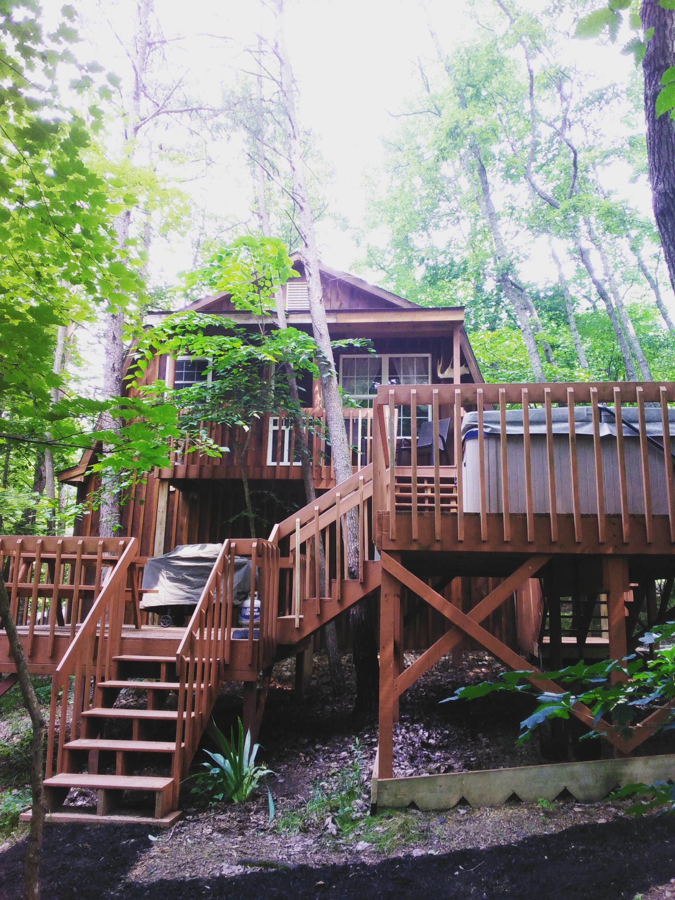 The Tree House in Hocking Hills - Hocking Hills Cottages and Cabins