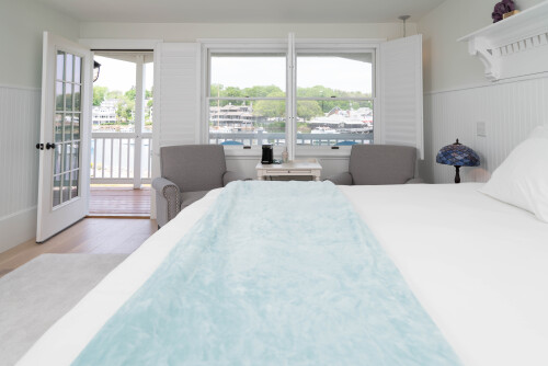 Bridge House King-King-Balcony-Ensuite with Shower - Base Rate