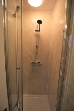 Standard - Apartment 8 - Shower