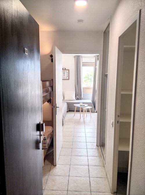 entrée avec lits superposés