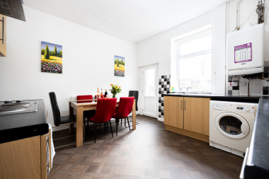 Well equipped kitchen/dinning area 