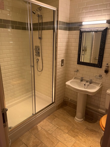 Double or Twin-Ensuite with Shower