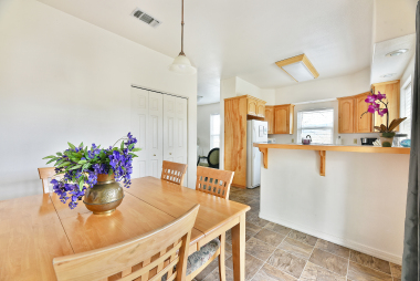 Kitchen/Dining Area
