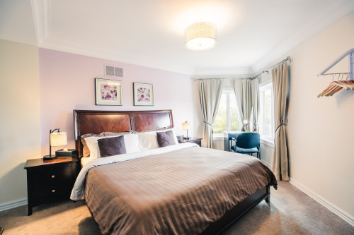 King-Ensuite with Bath-Comfort-Pool View-Upper Floor - Base Rate