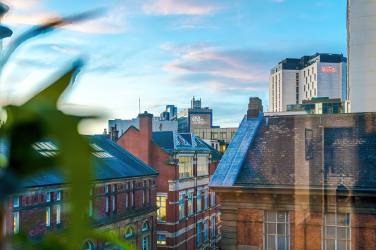 Stylish 2-Bed 2-Bath Apartment in Newly Renovated Victorian Building – Prime Leeds City Centre near Station
