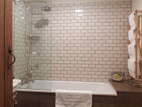 Tinhead Private Bathroom