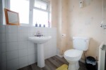 OneStop Short Lets Canning Town Bathroom upstairs