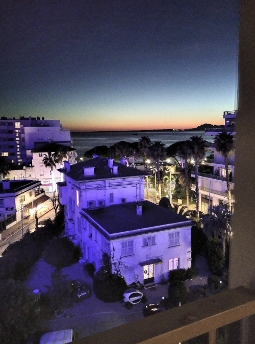 balcon avec vue mer et ville