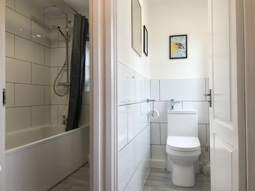 Separate toilet and bathroom to avoid bathroom queues - Bamber Bridge Preston