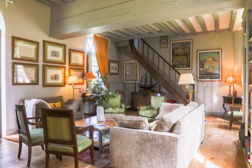Le salon de la maison des écuries du Château d'Hodebert