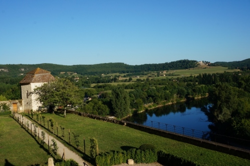 Tour et jardin avec la vue sur la vallée de la Dordogne