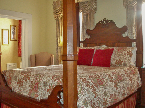 New Orleans guest room