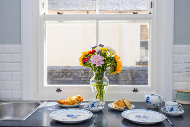 Cosy kitchen breakfast bar