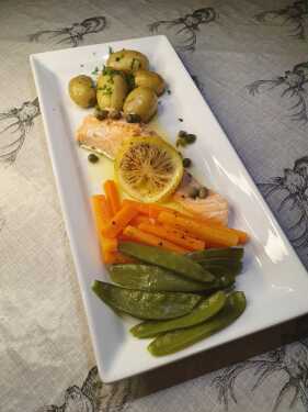 POACHED SALMON WITH CAPER BUTTER