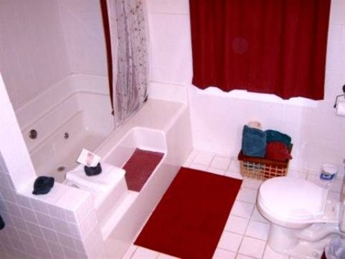 Jacuzzi in Northwoods Rm #10
