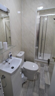3 person - Apartment 9 - Shower room