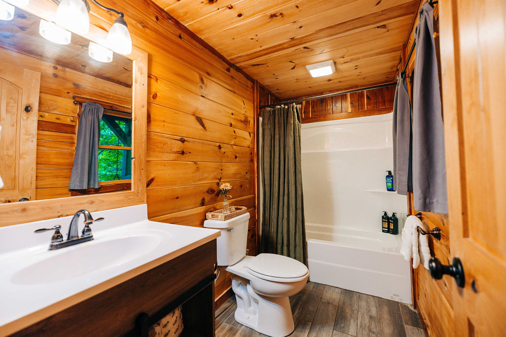 Rustic Cedar Inn | Photo 40