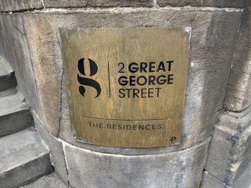 Stylish 2-Bed 2-Bath Apartment in Newly Renovated Victorian Building – Prime Leeds City Centre near Station
