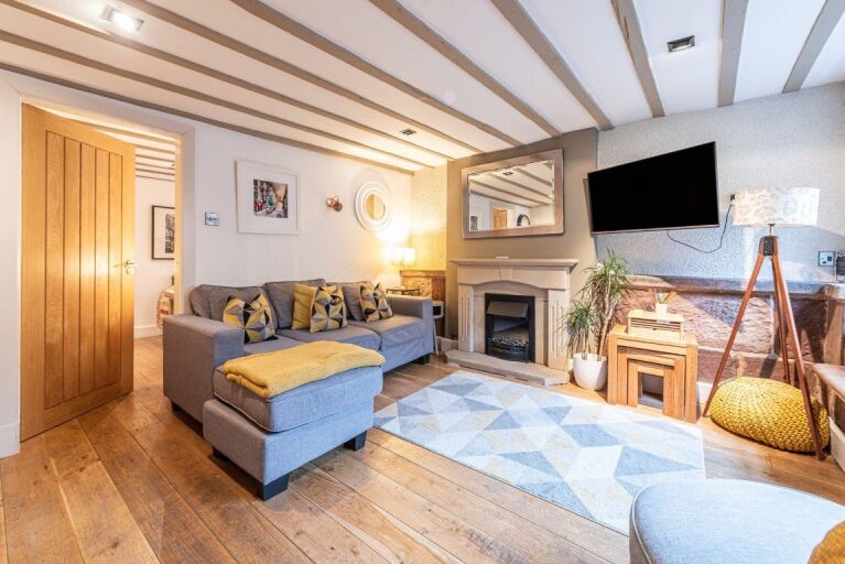 Central Two Bed Cottage on Watergate Street
